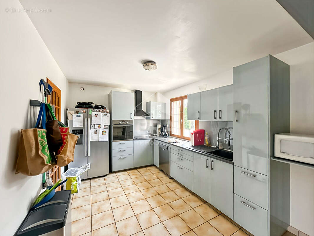 BERRY-AU-BAC Maison individuelle de 120 m² avec jardin, garage et dépendance - photo 5