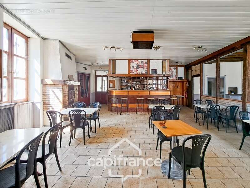 Ancien bar-restaurant avec logement – Fort potentiel au cœur de Châteaumeillant - photo 5