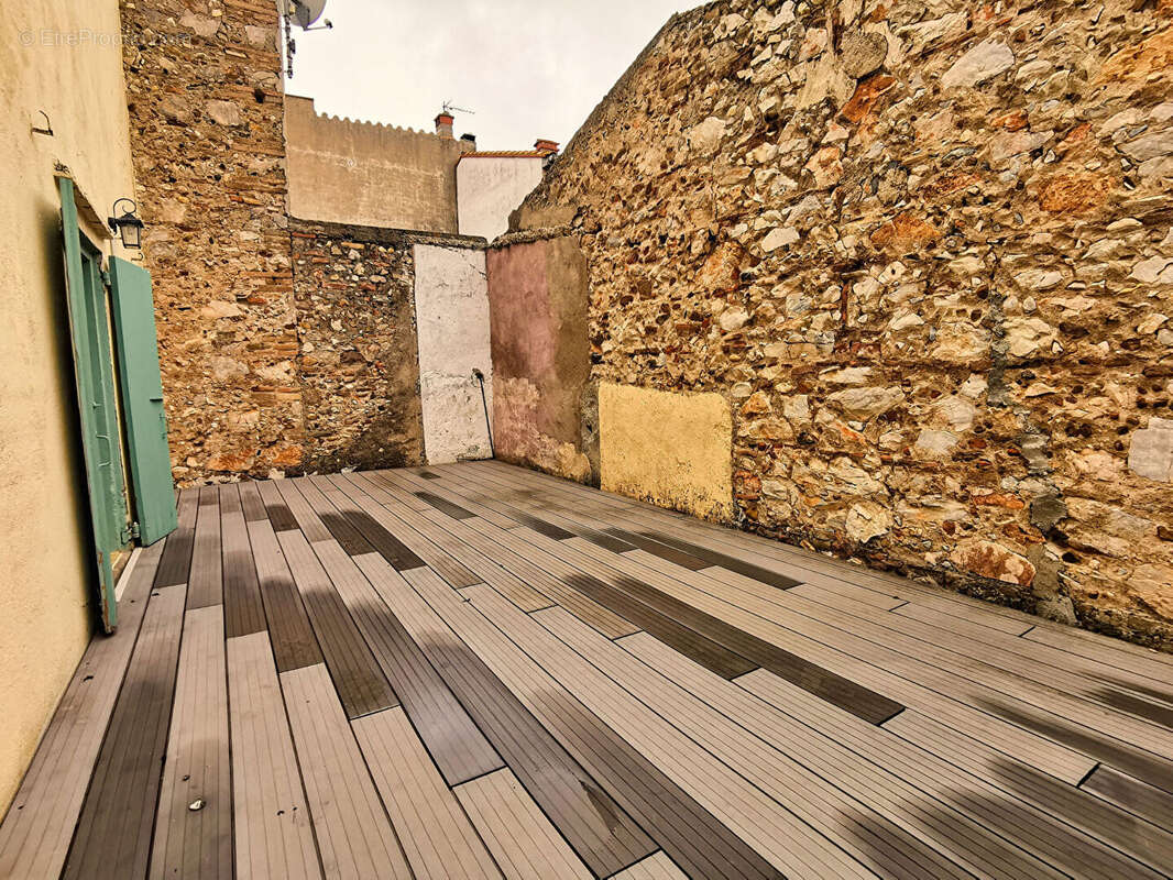 Maison à SAINT-LAURENT-DE-LA-SALANQUE