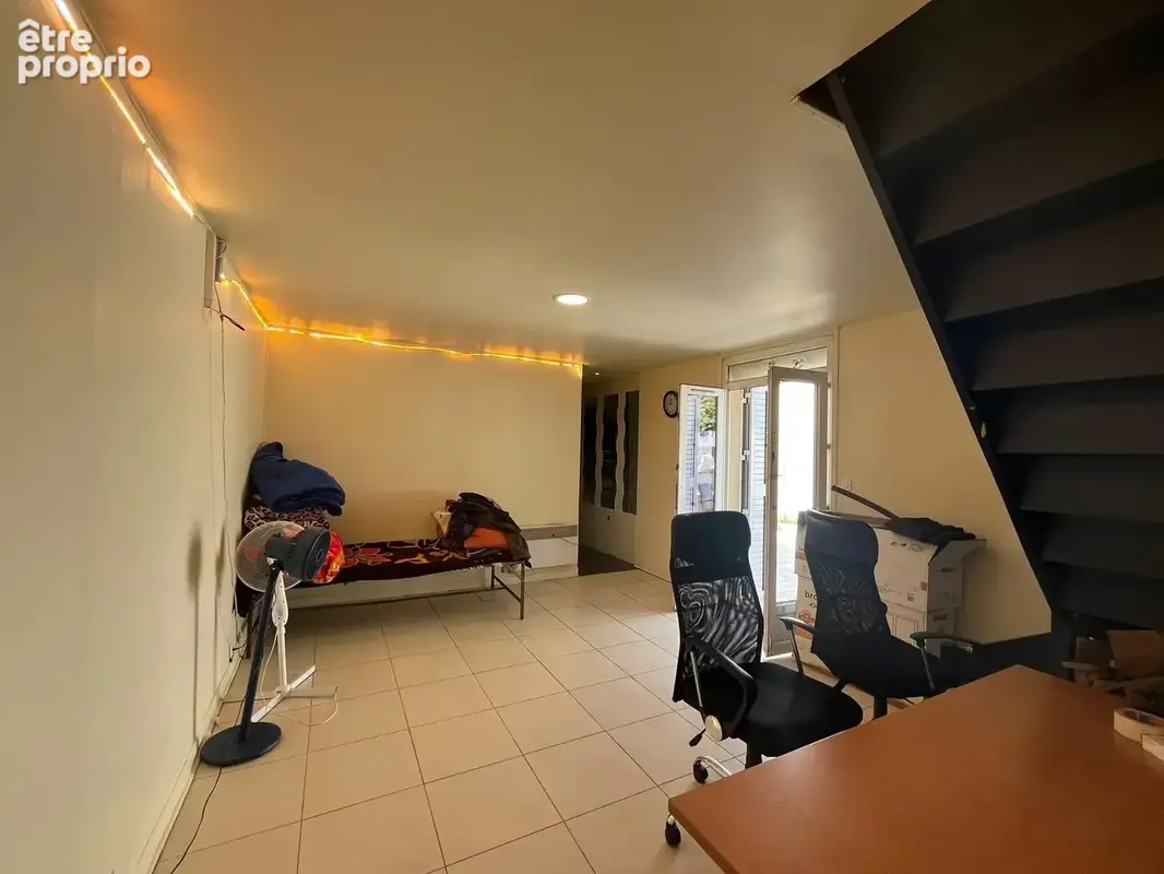 DRANCY CENTRE : Maison de ville en arrière-cour, calme absolu et grand jardin - photo 5