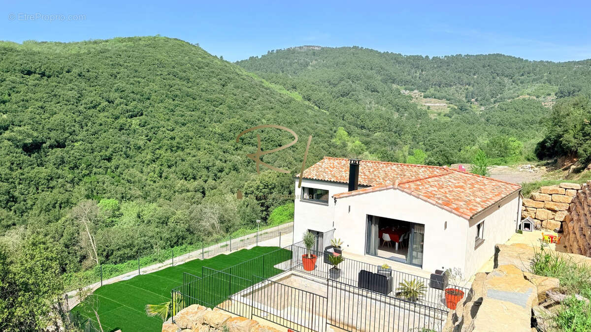 Maison à SAINT-JEAN-DU-PIN