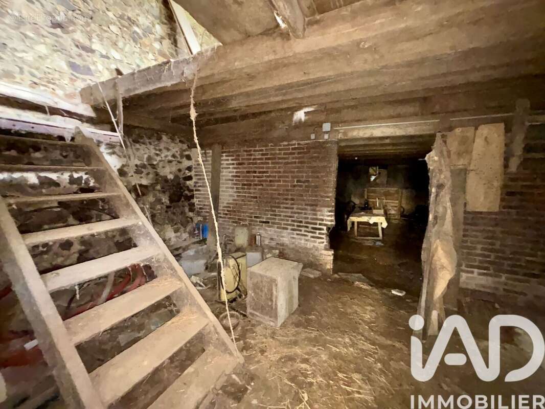 Photo 9 - Parking à CERSAY