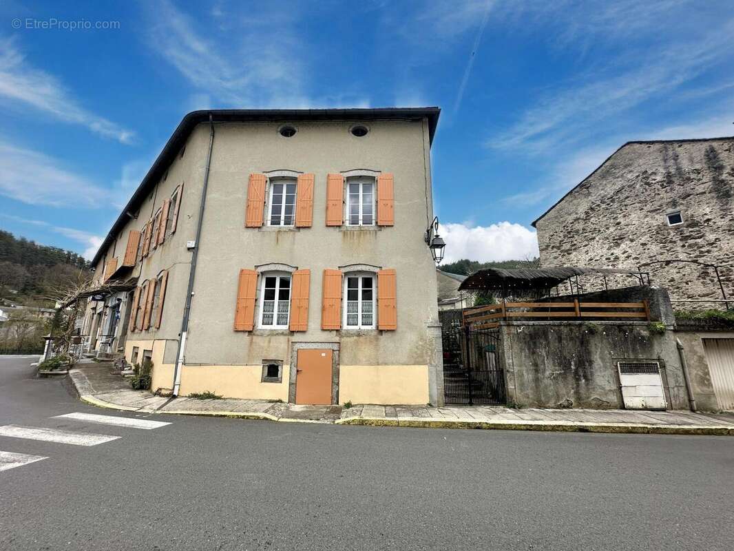 Commerce 243 m² à Vabre  - photo 2