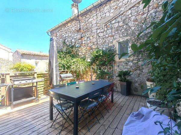 Maison à SAINT-CHAPTES