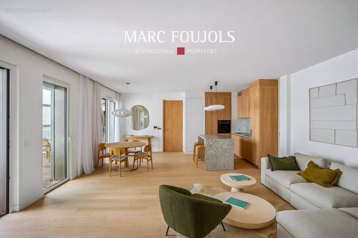 Appartement à PARIS-8E