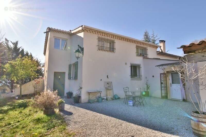 Maison à SAINT-GENIEZ