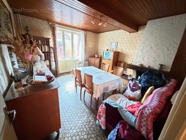 Maison à MARINGUES