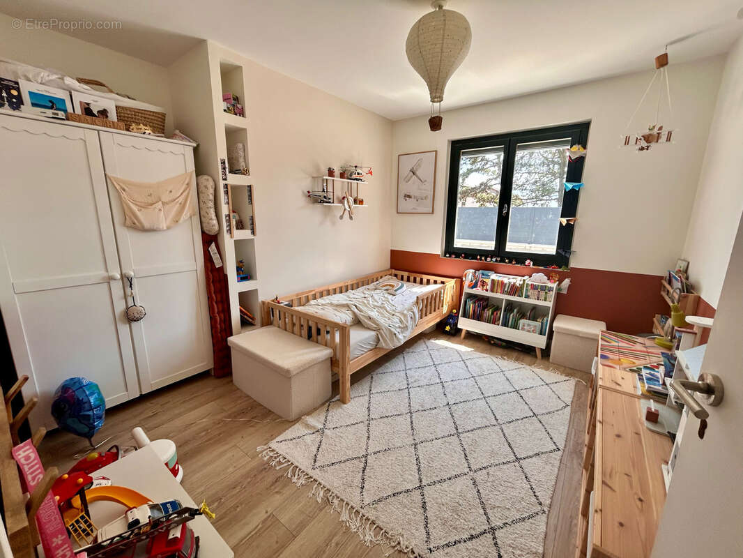 Une rénovation de grande qualité dans un emplacement idéal pour toute la famille à 9mn de l'A6 ! - photo 14