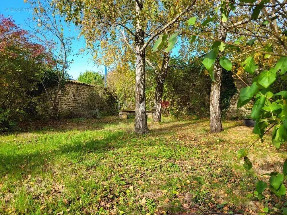 Maison à CROIX-CHAPEAU