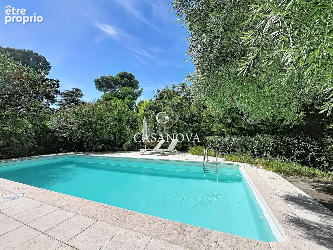 BEZIERS - Villa d'architecte d'inspiration Le Corbusier sur 880 m² de jardin paysagé avec piscine.Situation paisible en fond d'i - photo 12