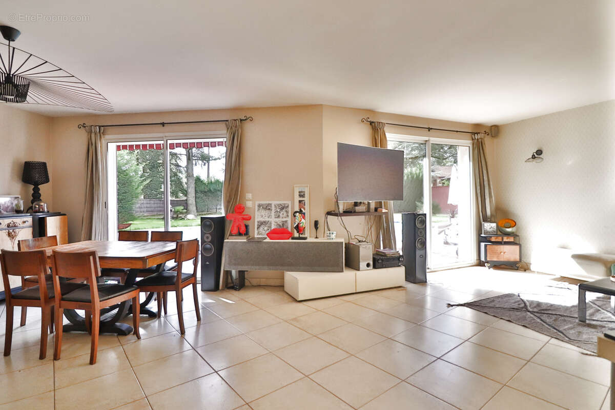 Maison à CHARBONNIERES-LES-BAINS