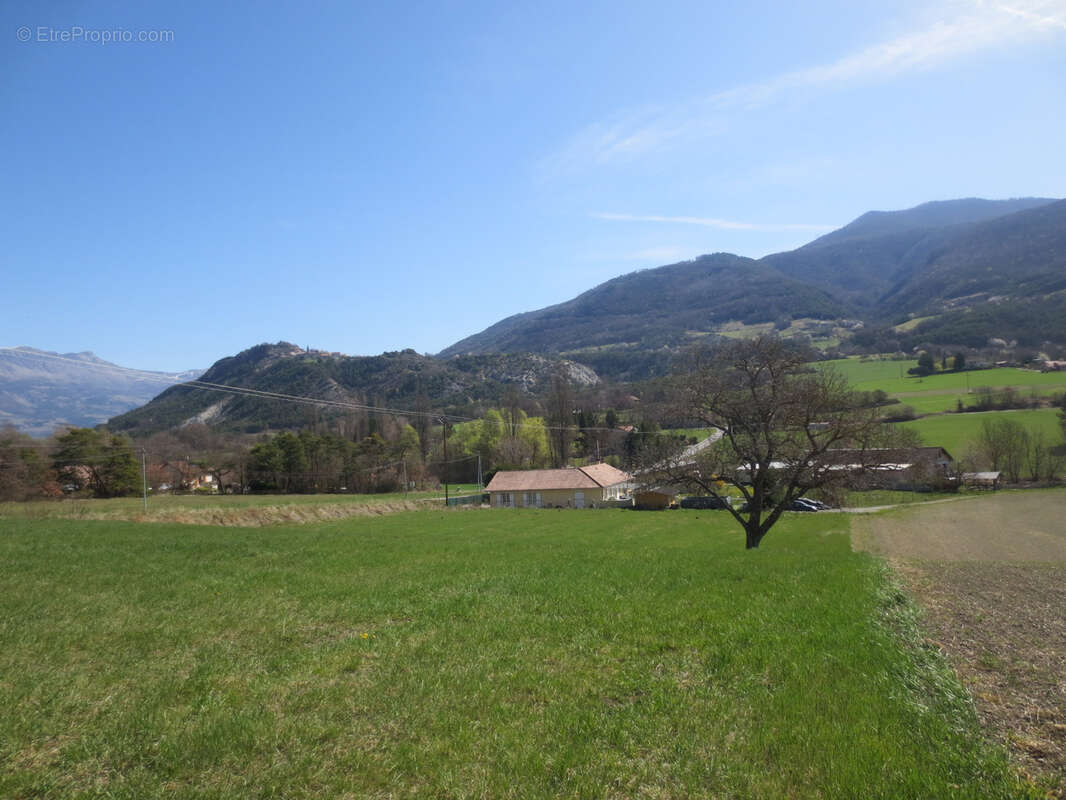Terrain à AVANCON