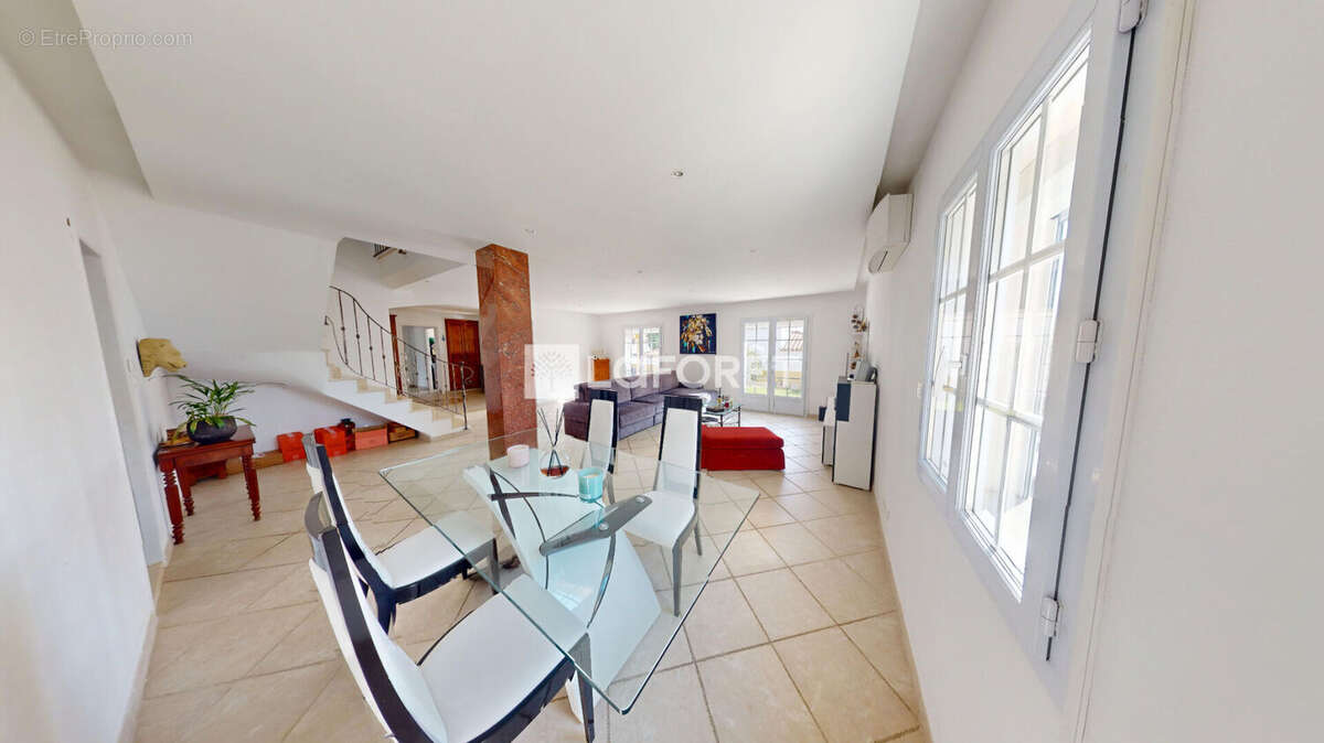 Maison à LA FARE-LES-OLIVIERS