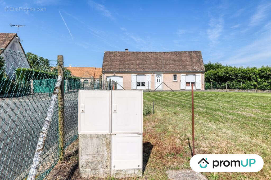 Terrain à MONCE-EN-BELIN