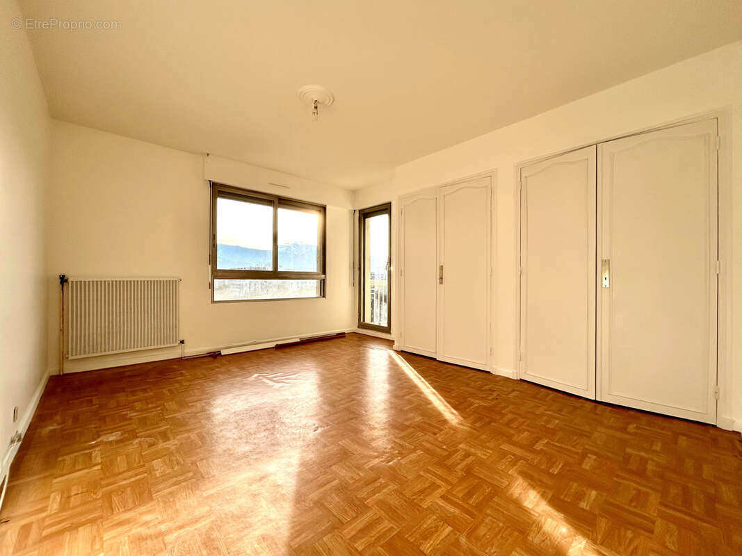 GRENOBLE - T3 de 75m2 avec balcon, cave et garage. - photo 7