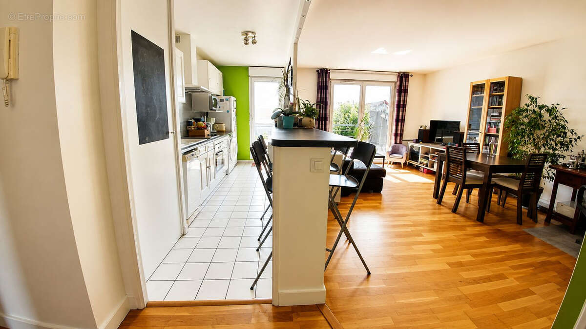 Bel appartement  de 4 pièces en centre ville avec balcon, box et cave - photo 6