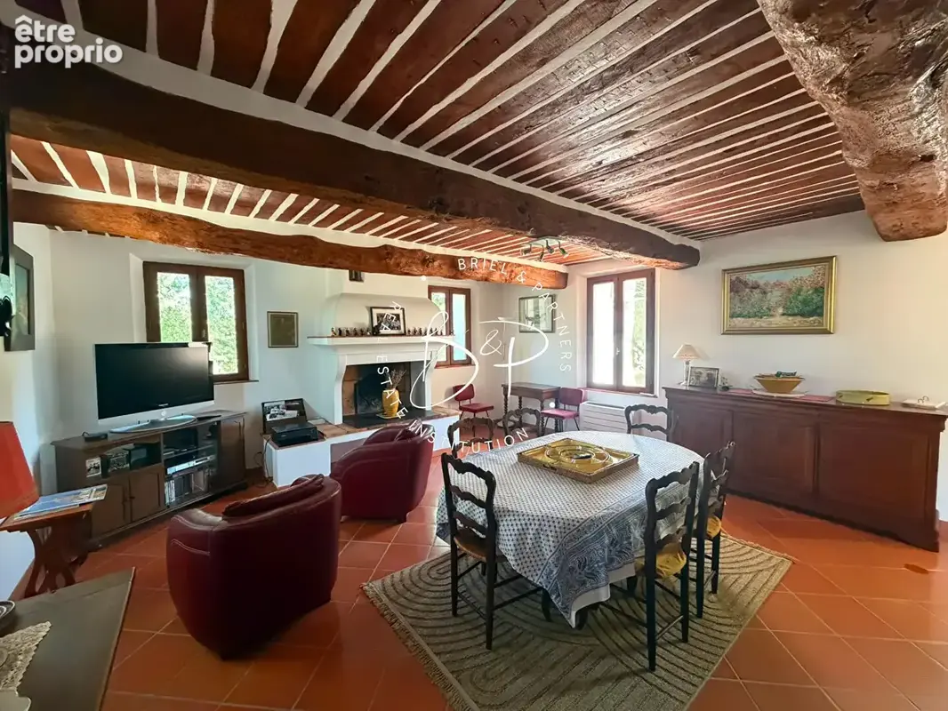 CARCES à VENDRE Bastide et bergerie en pierre au coeur d'un hameau provençal  4 chambres piscine garage sur  3300 m² de terrain  - photo 9
