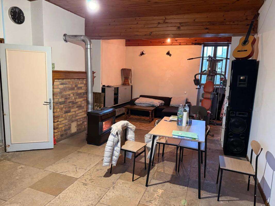 Maison à MONTCEAU-ET-ECHARNANT