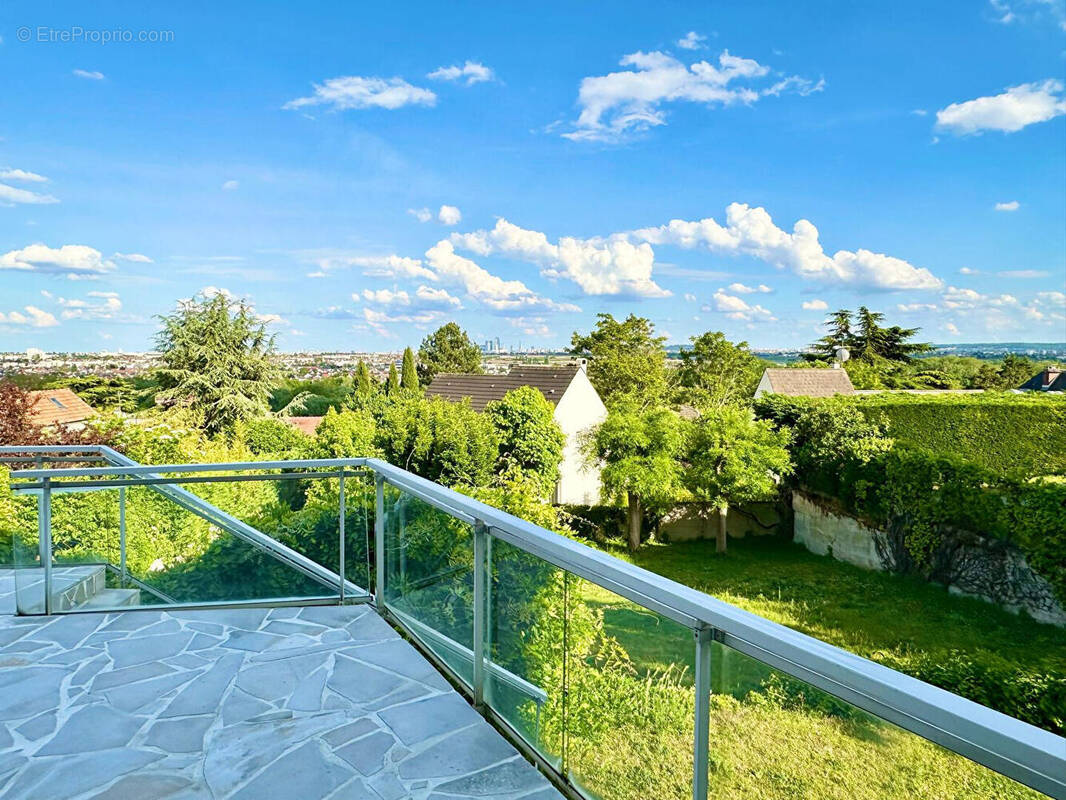 Maison à LE MESNIL-LE-ROI