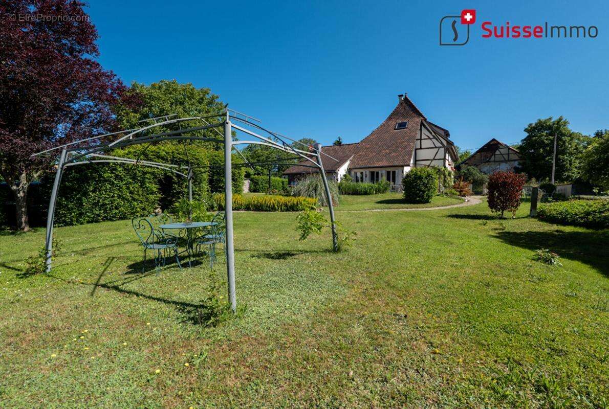 Demeure alsacienne 12 pièces à Suarce - 325 m2 - photo 4