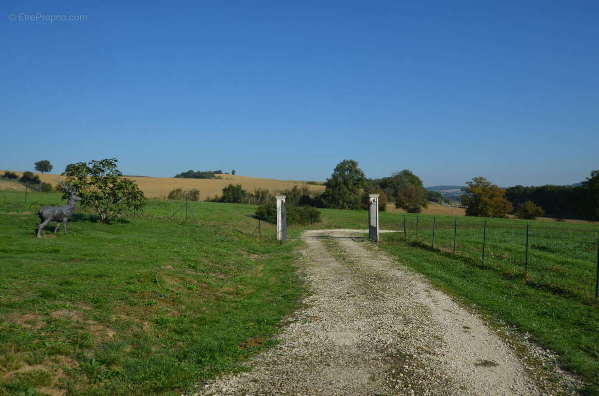 021 - Maison à VIC-FEZENSAC