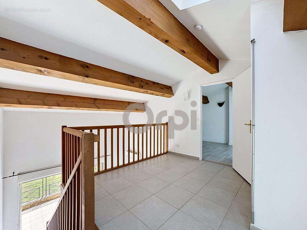 Appartement à ROQUEBRUNE-SUR-ARGENS