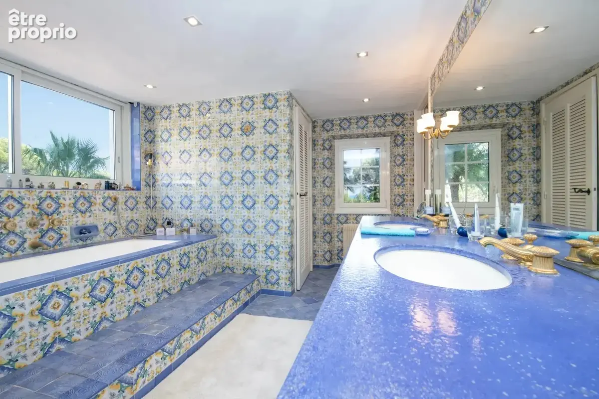 Mas de caractère de 1938 dans un domaine privé, parc de 6 450 m² à deux pas des plages - photo 13