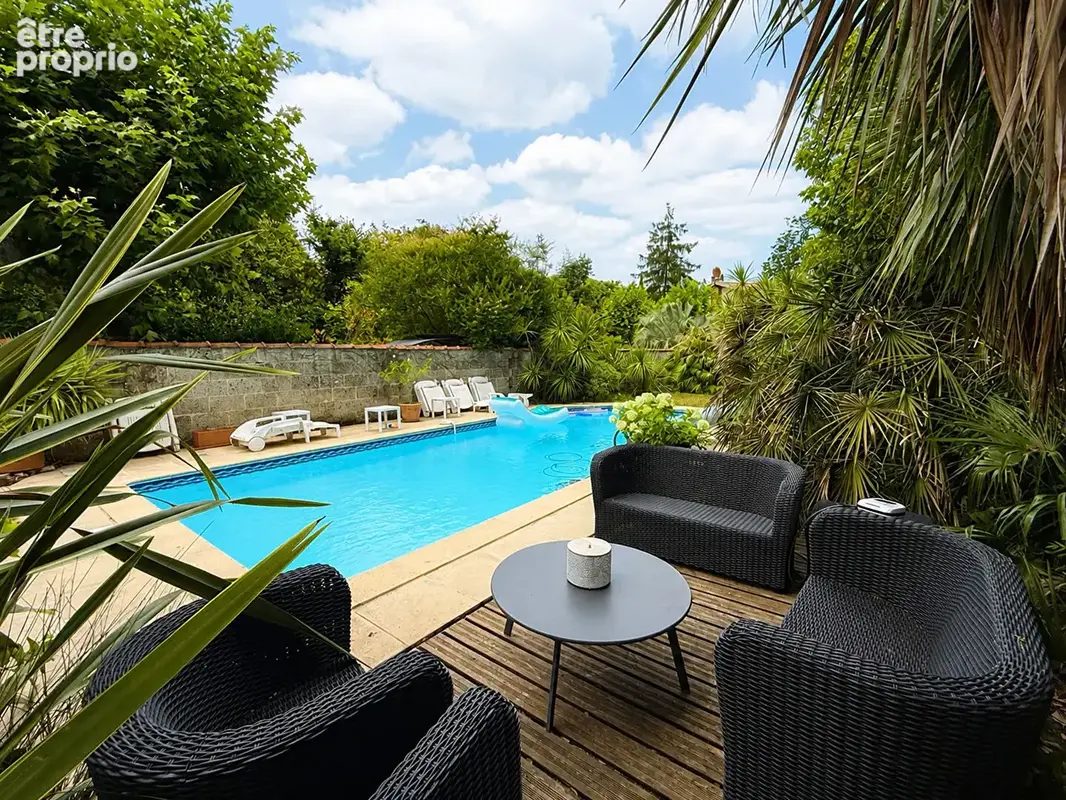 Maison 9 pièces à vendre à Bordeaux - Saint Genes - photo 2