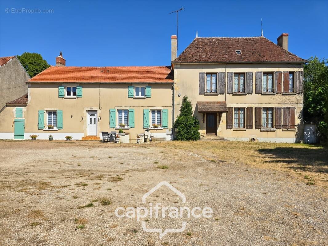 Maison à PERROY