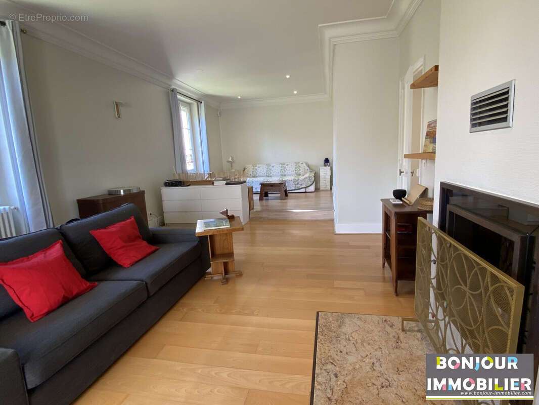 Maison à ENTRE-DEUX-GUIERS