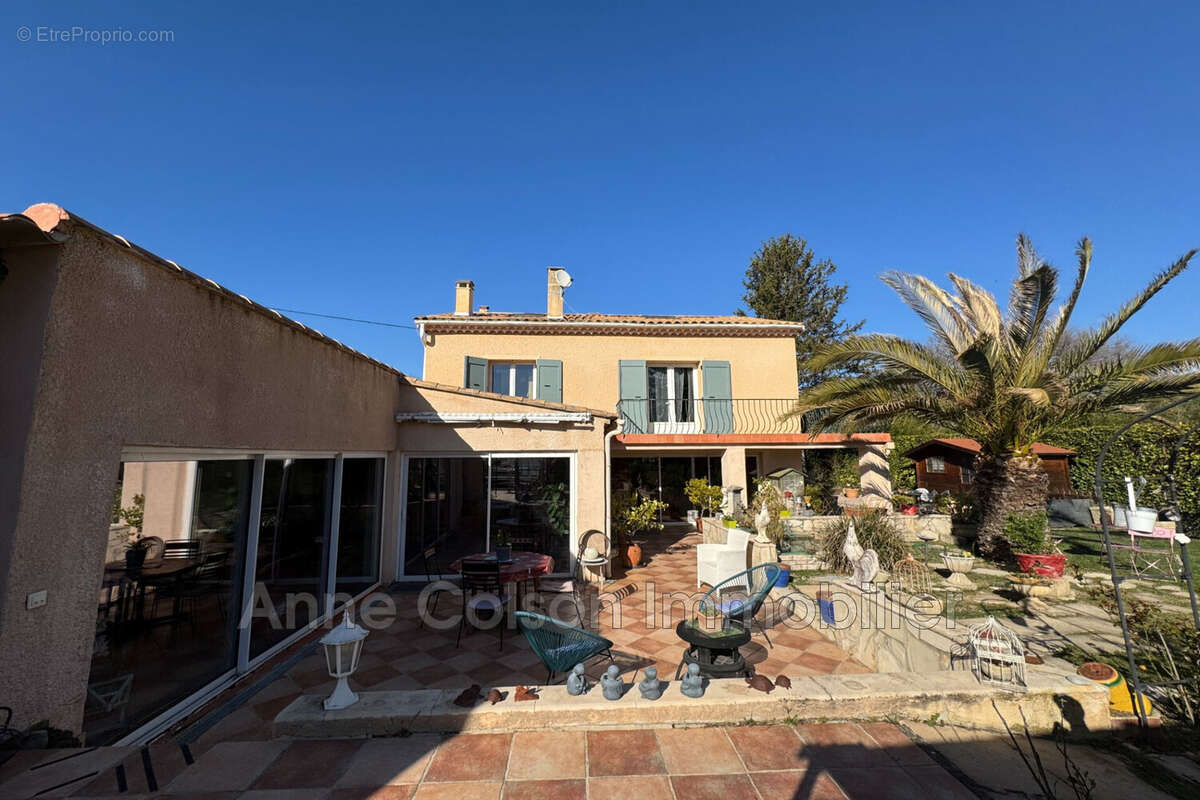Maison à MEYRARGUES