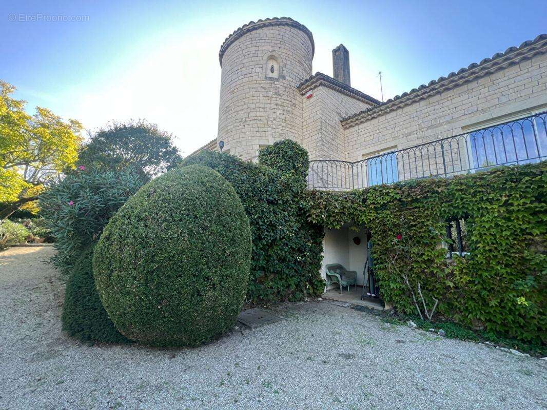 Maison à SAINT-SAUVEUR-DE-CRUZIERES