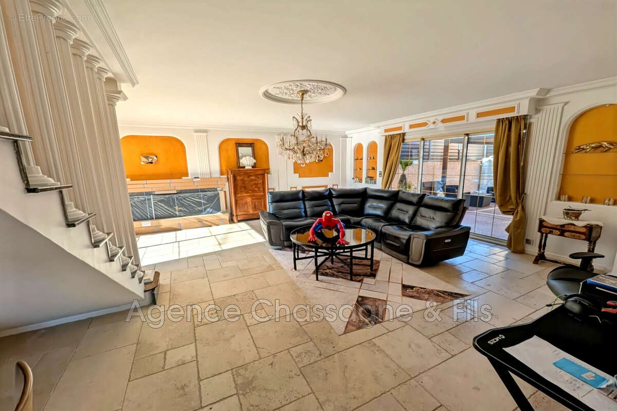 Maison à SAINT-PANTALEON-DE-LARCHE