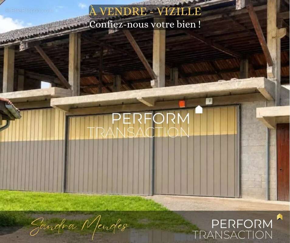 Parking à VIZILLE