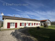 Maison à NEUVICQ