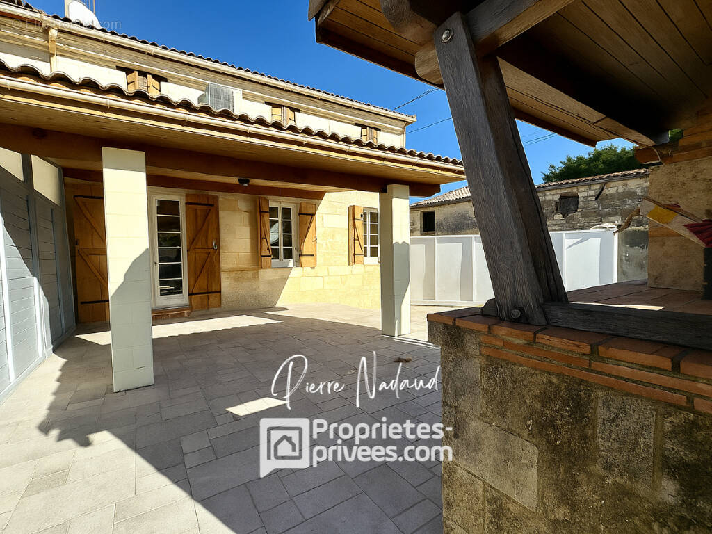 Maison à LES ARTIGUES-DE-LUSSAC