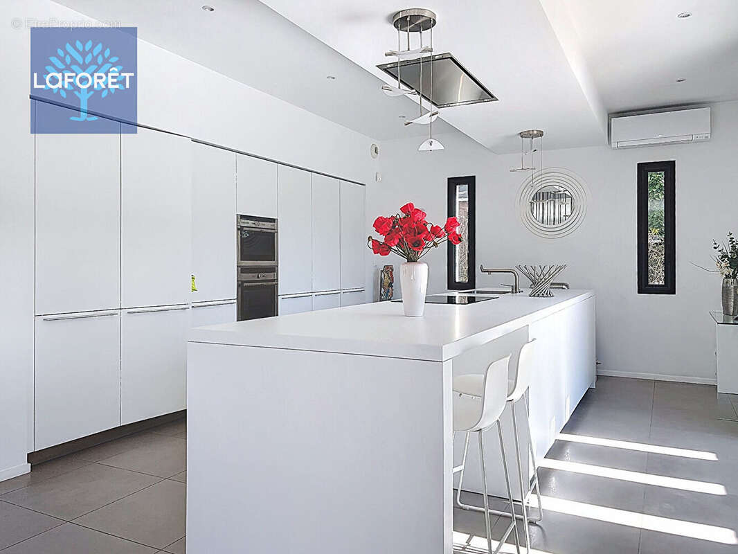 Maison à SAINT-GENIS-LAVAL