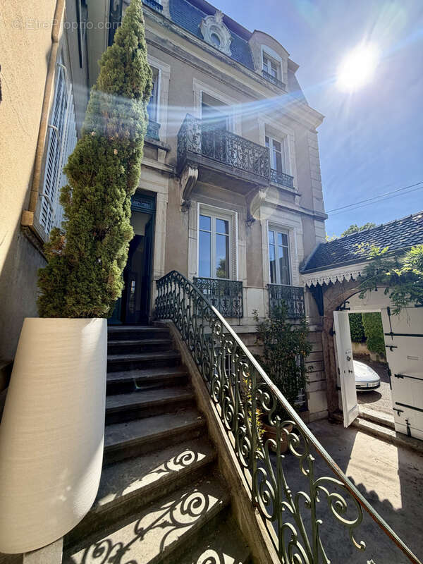 Maison à CALUIRE-ET-CUIRE