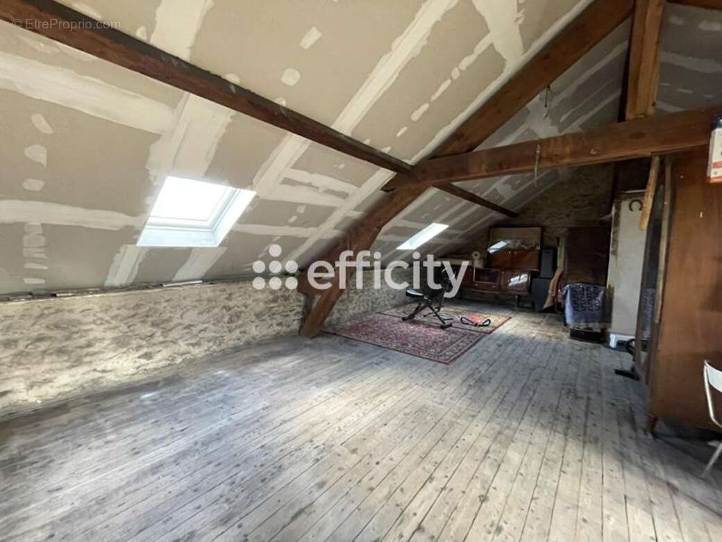 Maison à SAINT-PIERRE-LES-NEMOURS