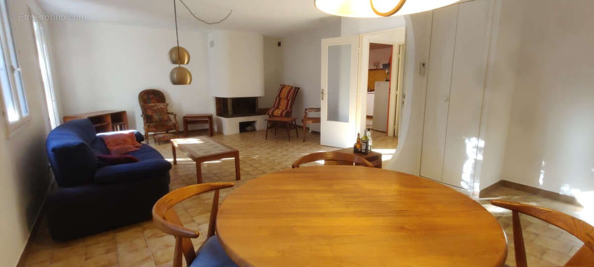 Maison à MONTFERRAT