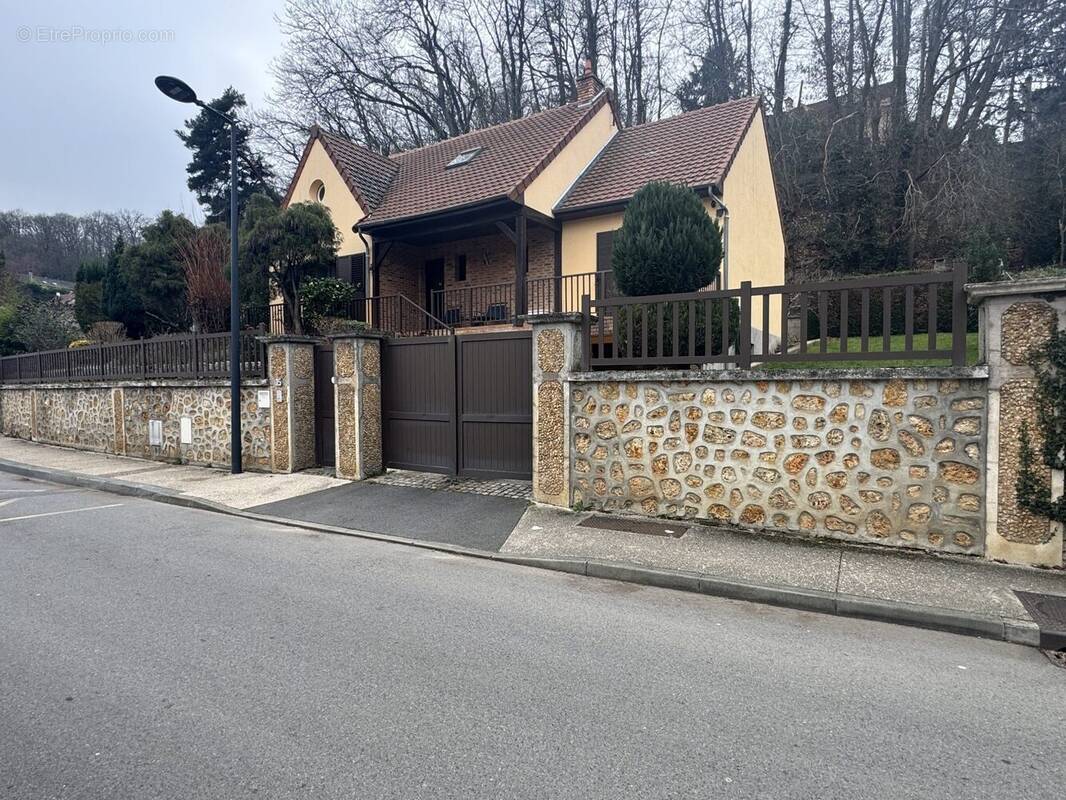 Maison à GOMETZ-LE-CHATEL