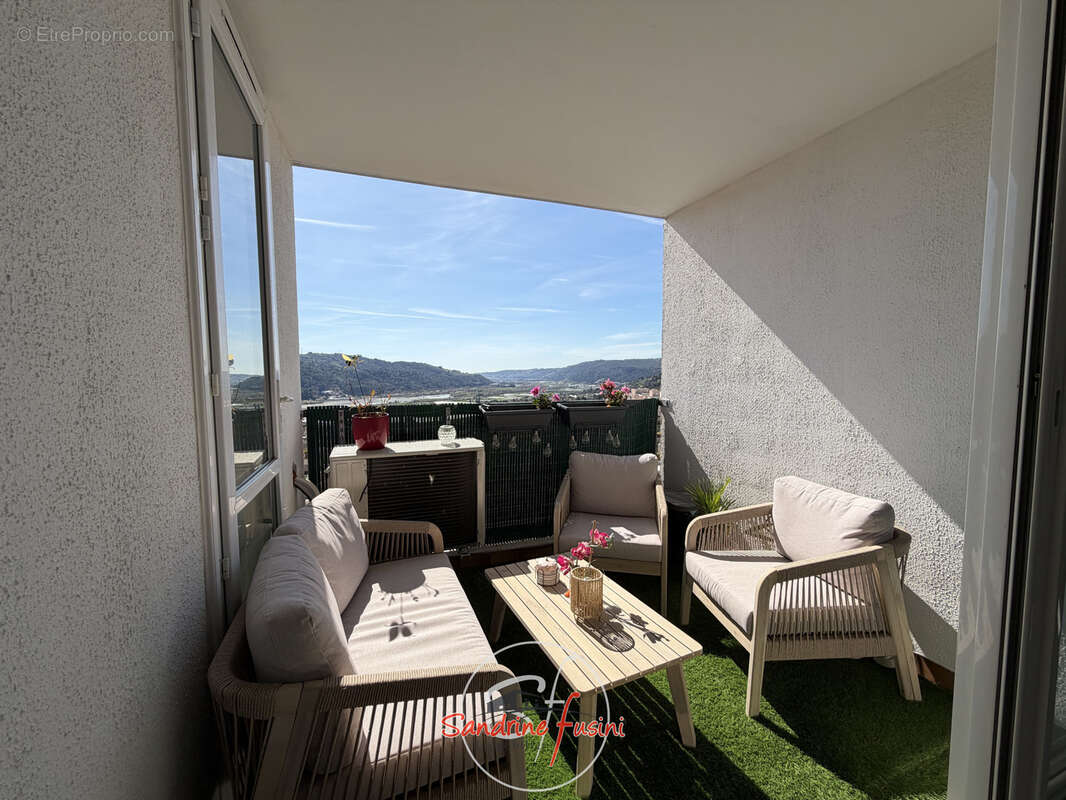 Appartement à CARROS