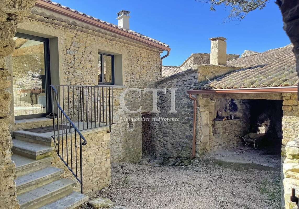 Maison à VAISON-LA-ROMAINE