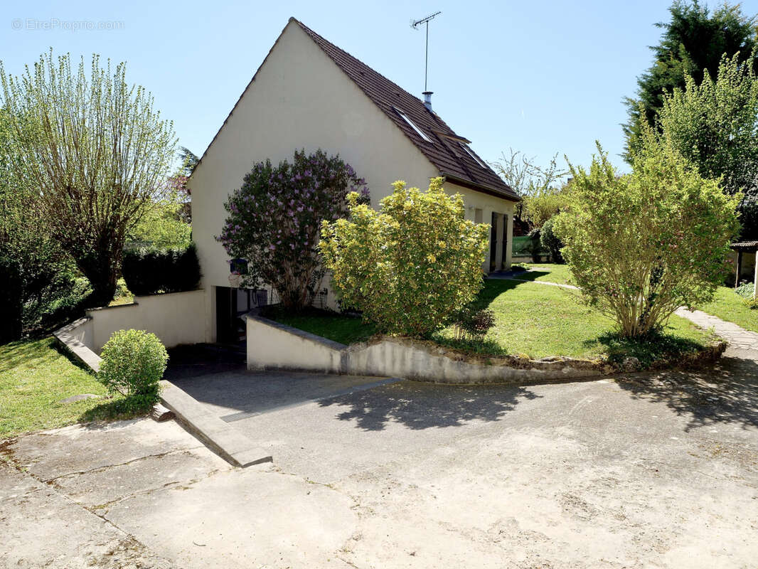 Maison à VAUX-LE-PENIL