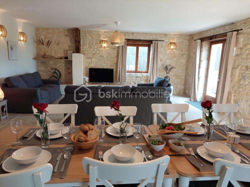 Maison à LUSSAS-ET-NONTRONNEAU