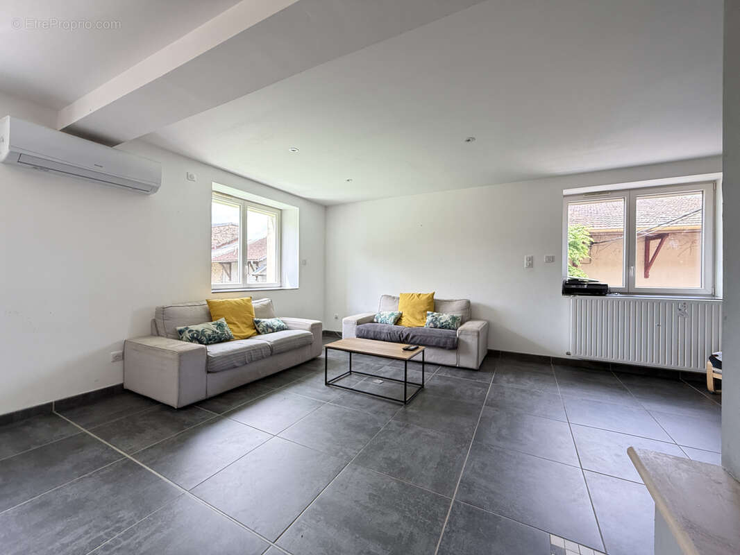 Maison familiale rénovée avec piscine   Saint-Jean-le-Vieux - photo 7