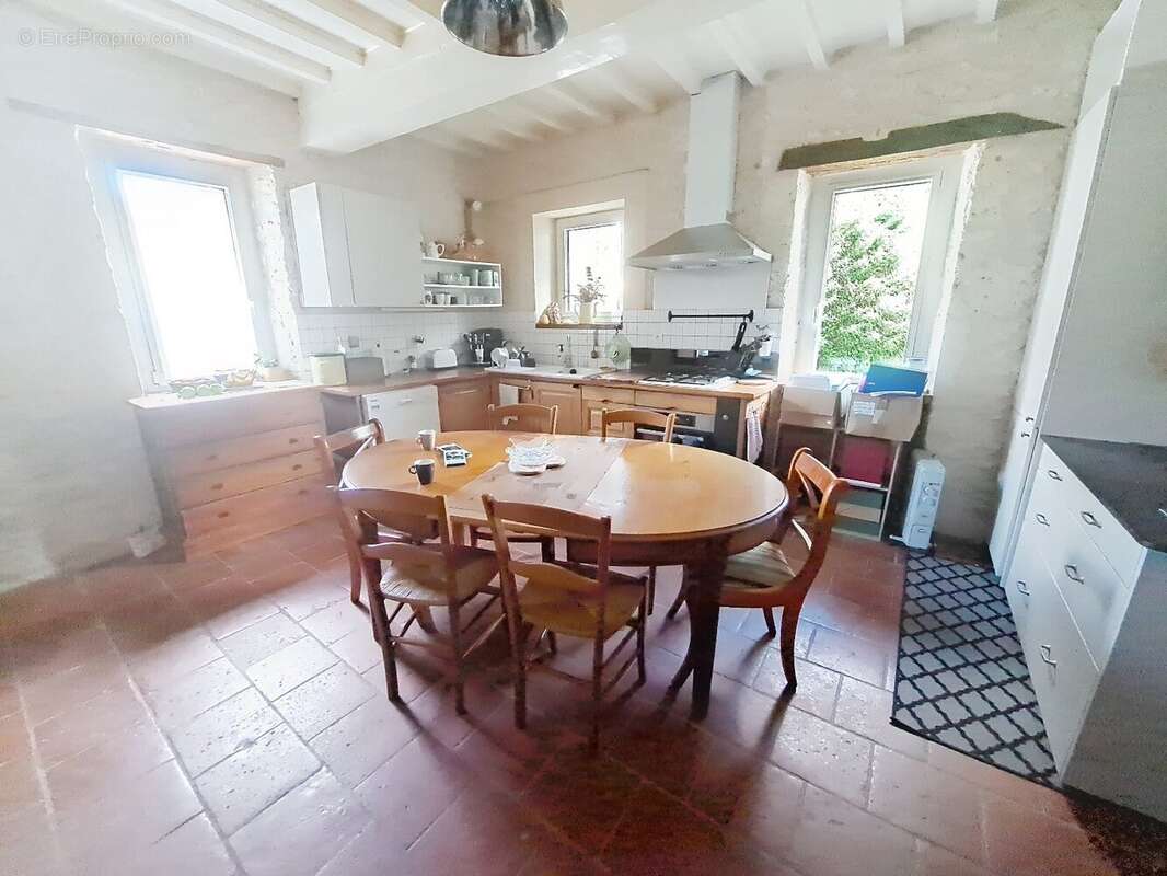 Très belle bâtisse en pièrre de 200 m² en partie rénovée sur 2 900 m² - photo 5