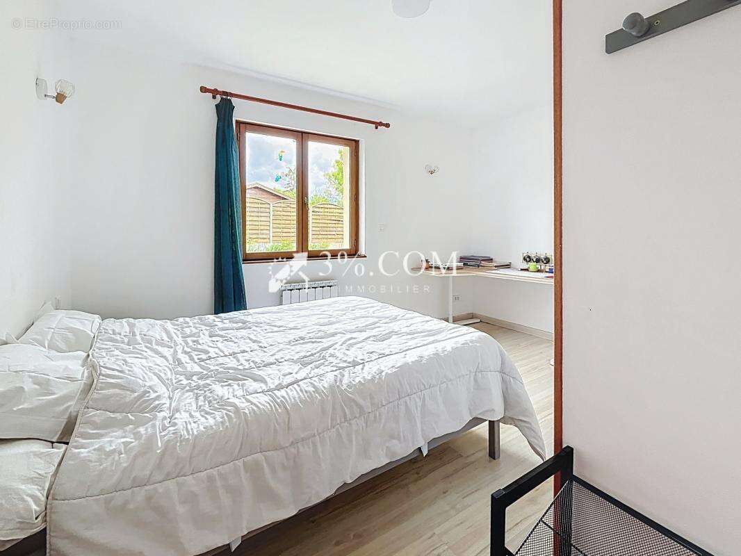 Maison à AOUSTE-SUR-SYE