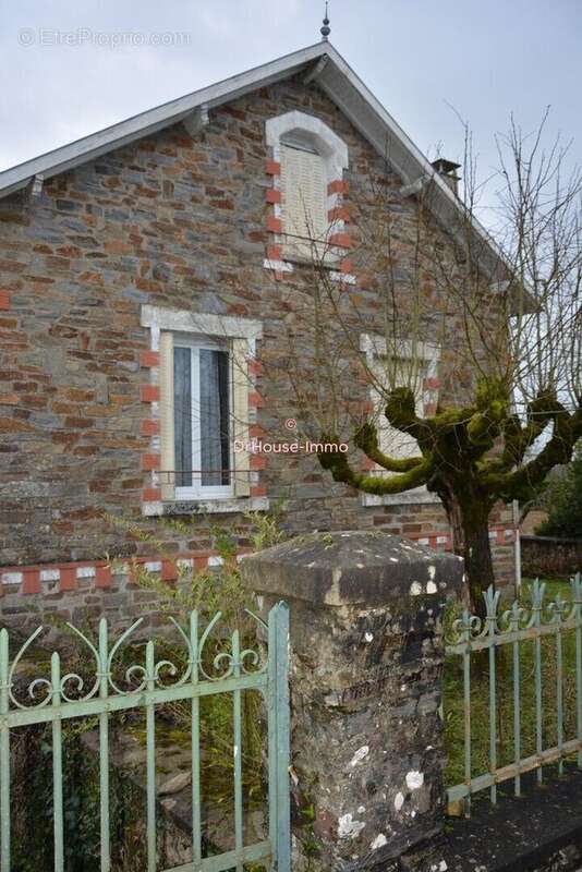 Maison à COUSSAC-BONNEVAL