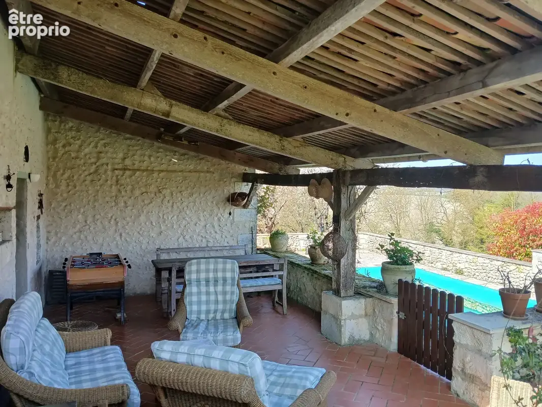 Résidence de campagne isolée avec cinq chambres, une piscine et des belles vues - photo 21